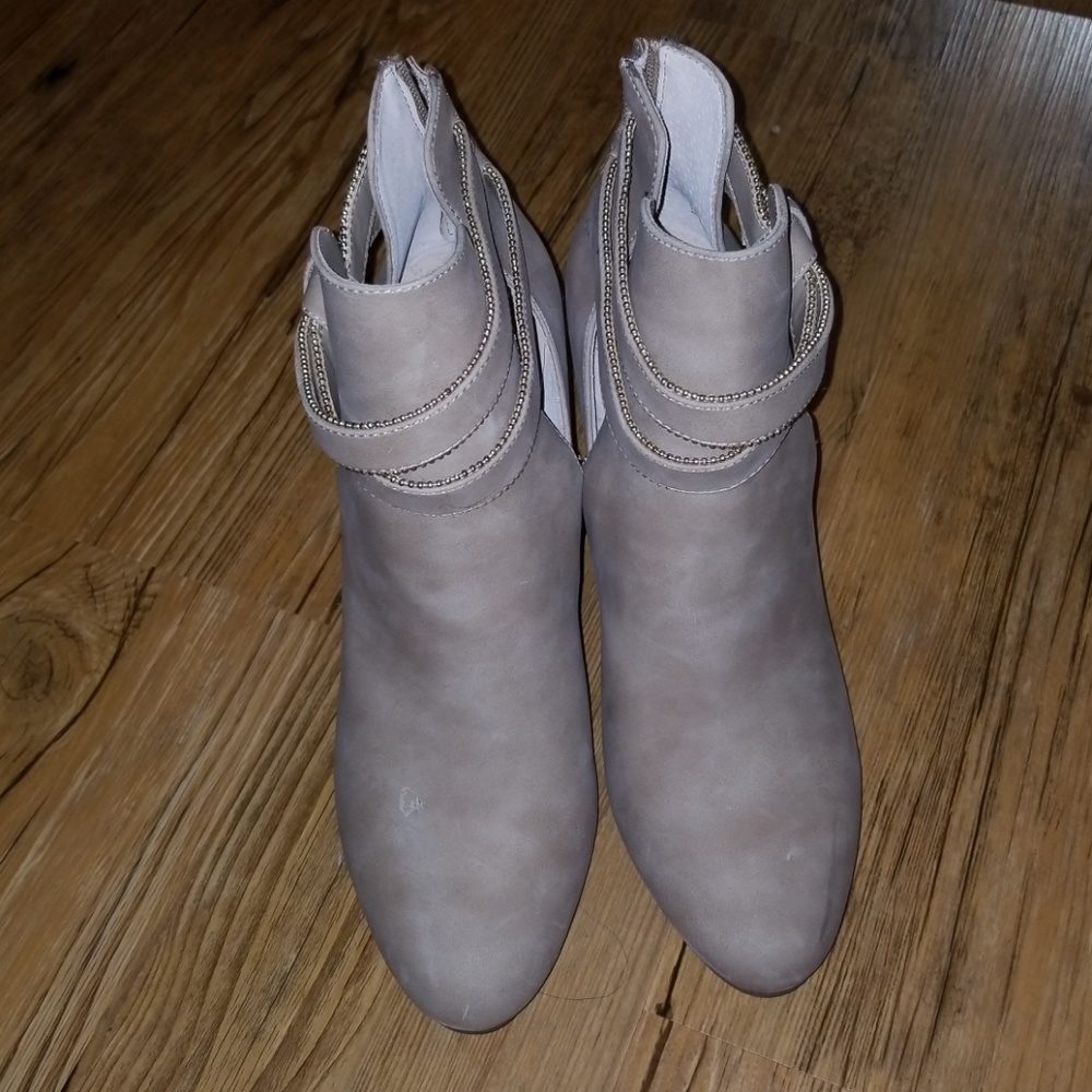 Beige boots